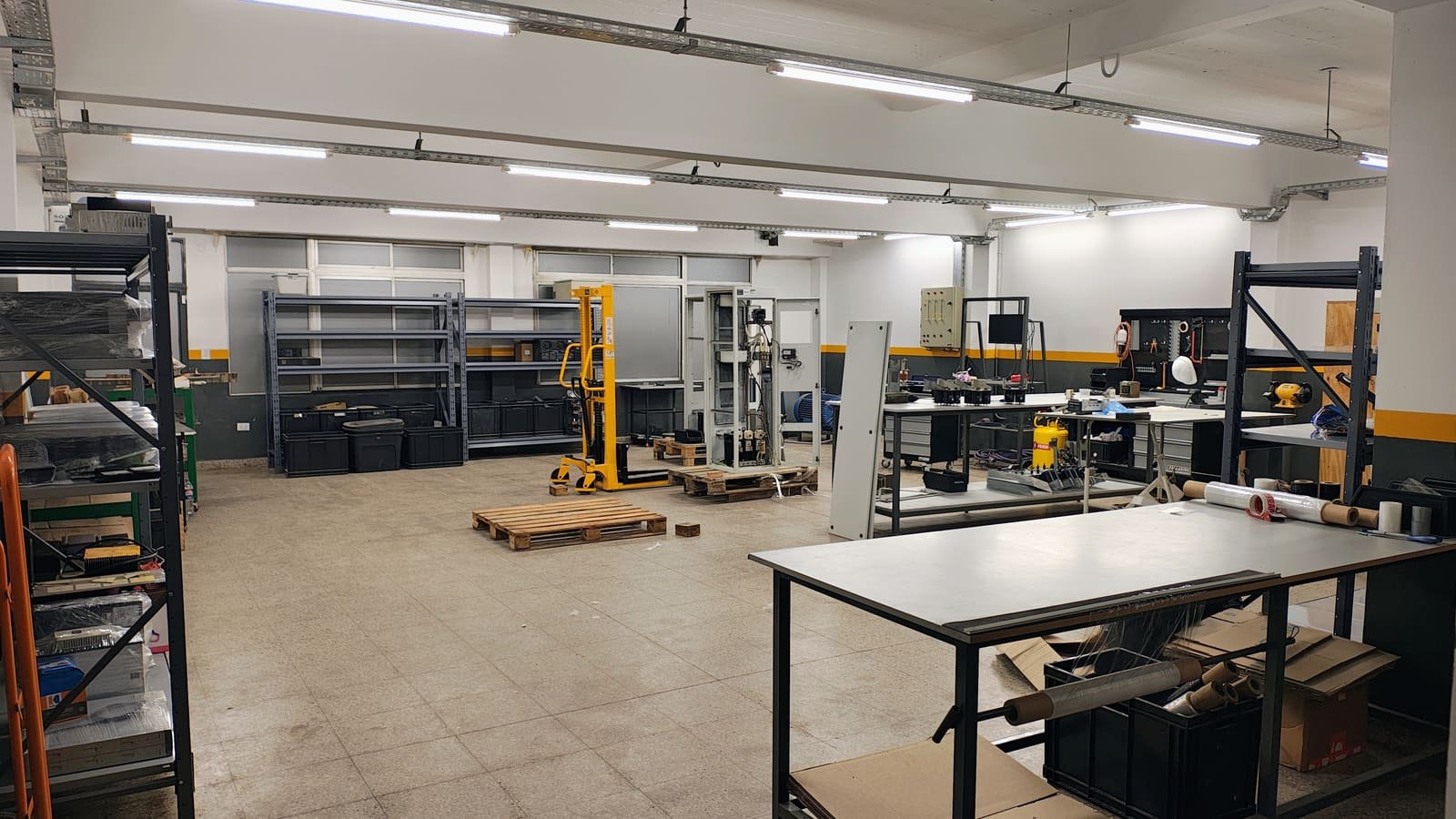 Taller de planta baja: equipos de gran porte y tableros
