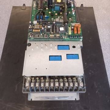 ABB ACS800 100 HP en tablero de industria petrolera — foto 14 de 14