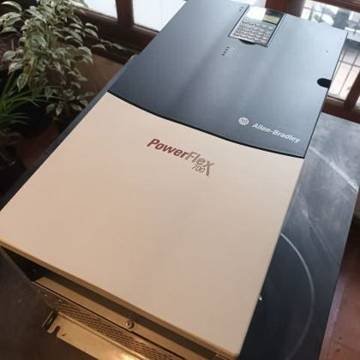 Allen-Bradley PowerFlex 700 100 HP — foto 1 de 9