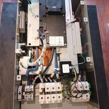 Allen-Bradley PowerFlex 700 100 HP — foto 3 de 9