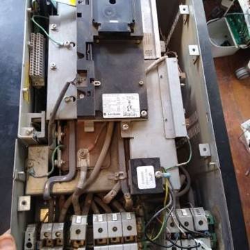 Allen-Bradley PowerFlex 700 100 HP — foto 9 de 9