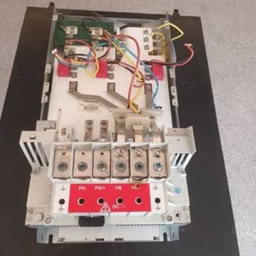Allen-Bradley PowerFlex 700 60 HP — foto 7 de 19