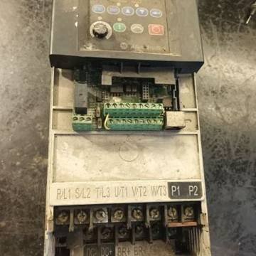 Dos Allen-Bradley PowerFlex 40 de 15 y 7,5 HP — foto 5 de 11