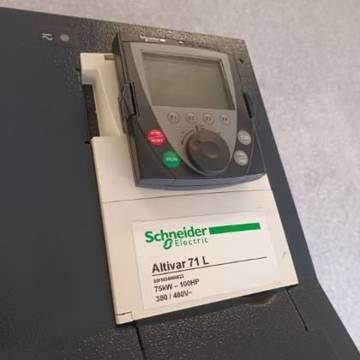 Schneider Altivar 71 100 HP en tablero de industria petrolera — foto 11 de 19