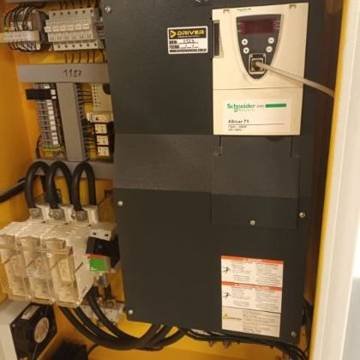 Schneider Altivar 71 100 HP y reacondicionamiento de tablero de pozo petrolero — foto 2 de 12