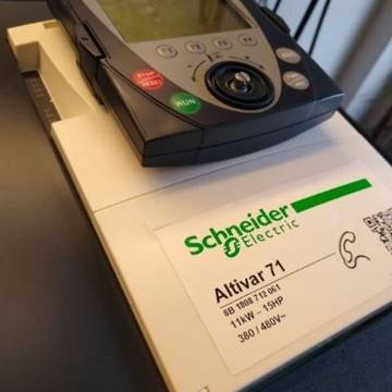 Schneider Altivar 71 15 HP — foto 1 de 4