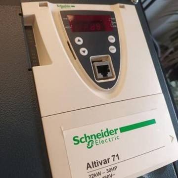 Schneider Altivar 71 30 HP — foto 2 de 6