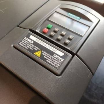Siemens Micromaster 430 40 HP — foto 2 de 7