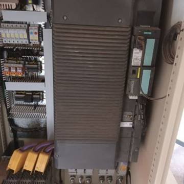Siemens Sinamics 100 HP en tablero de industria petrolera — foto 5 de 14