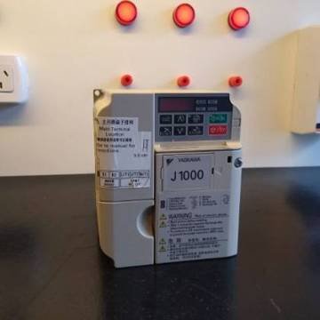 Yaskawa J1000 3 HP — foto 1 de 4
